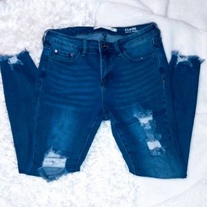 Claire Curvy skinny ankle, Women's Size 8 , Ripped and destressed ❤️